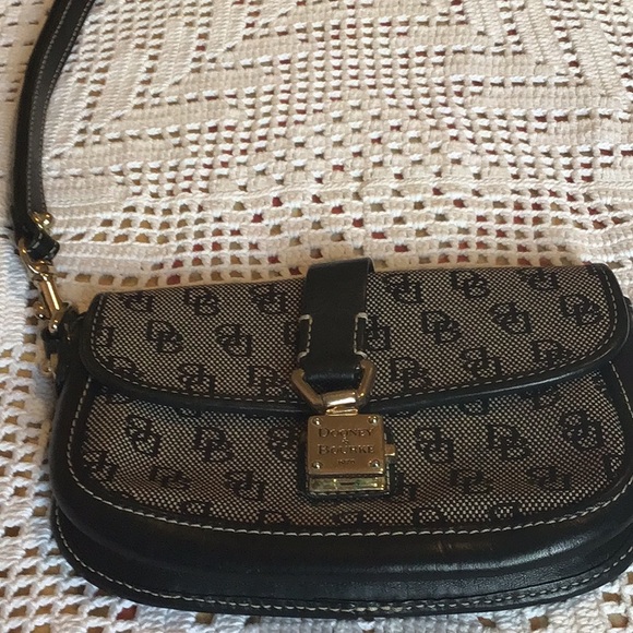 Dooney Bourke Handbags - Dooney Bourke wallet